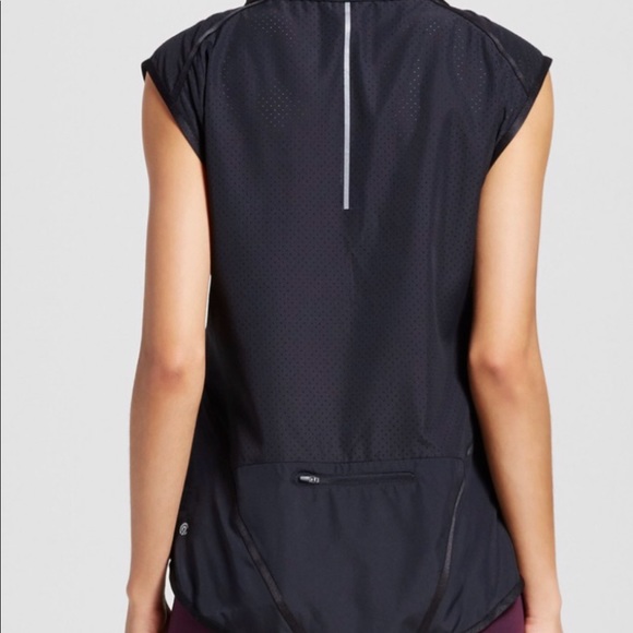 Champions C9 All Weather Running Vest - Picture 2 of 8